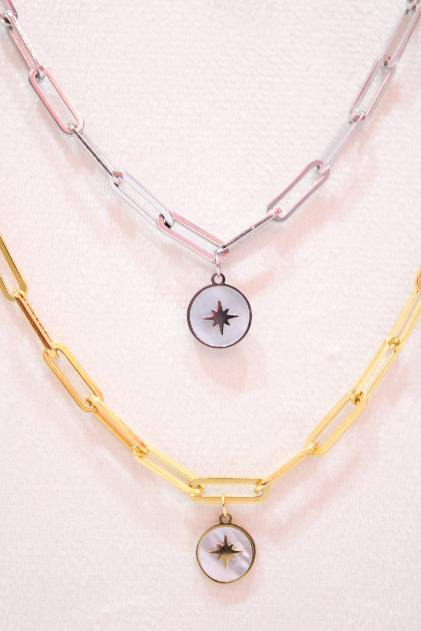 Mother-of-pearl light necklace